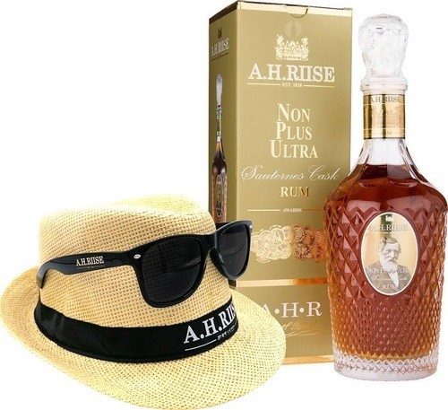 A.H. Riise Non Plus Ultra Sauternes Cask Giftbox With Hat 42% 700ml