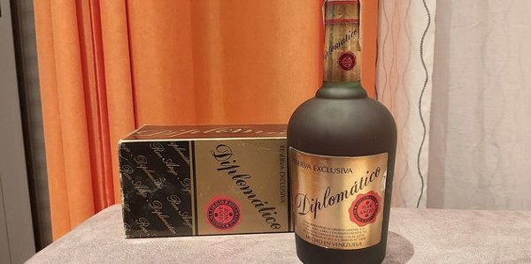 Diplomático SELECCIÓN DE FAMILIA Rum 43% Vol. 0,7l in Giftbox